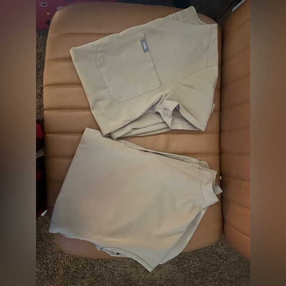 FIGS Sandstone Scrub Set Jacket Included - Picture 2 of 3